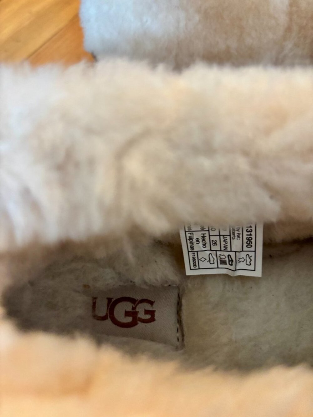 UGG Slippers - Picture 4 of 4